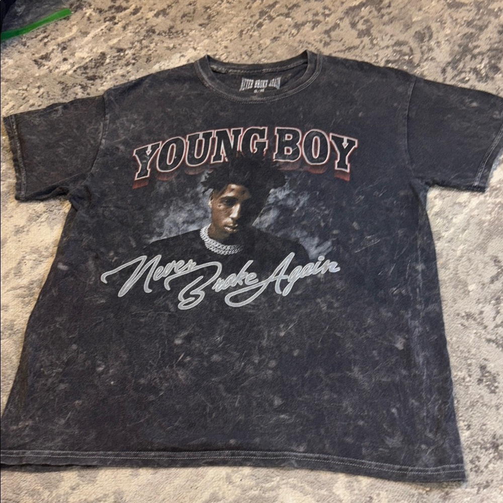 Forever 21 Black Short Sleeve Tee with Vintage Print